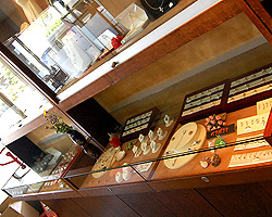 �q�����]